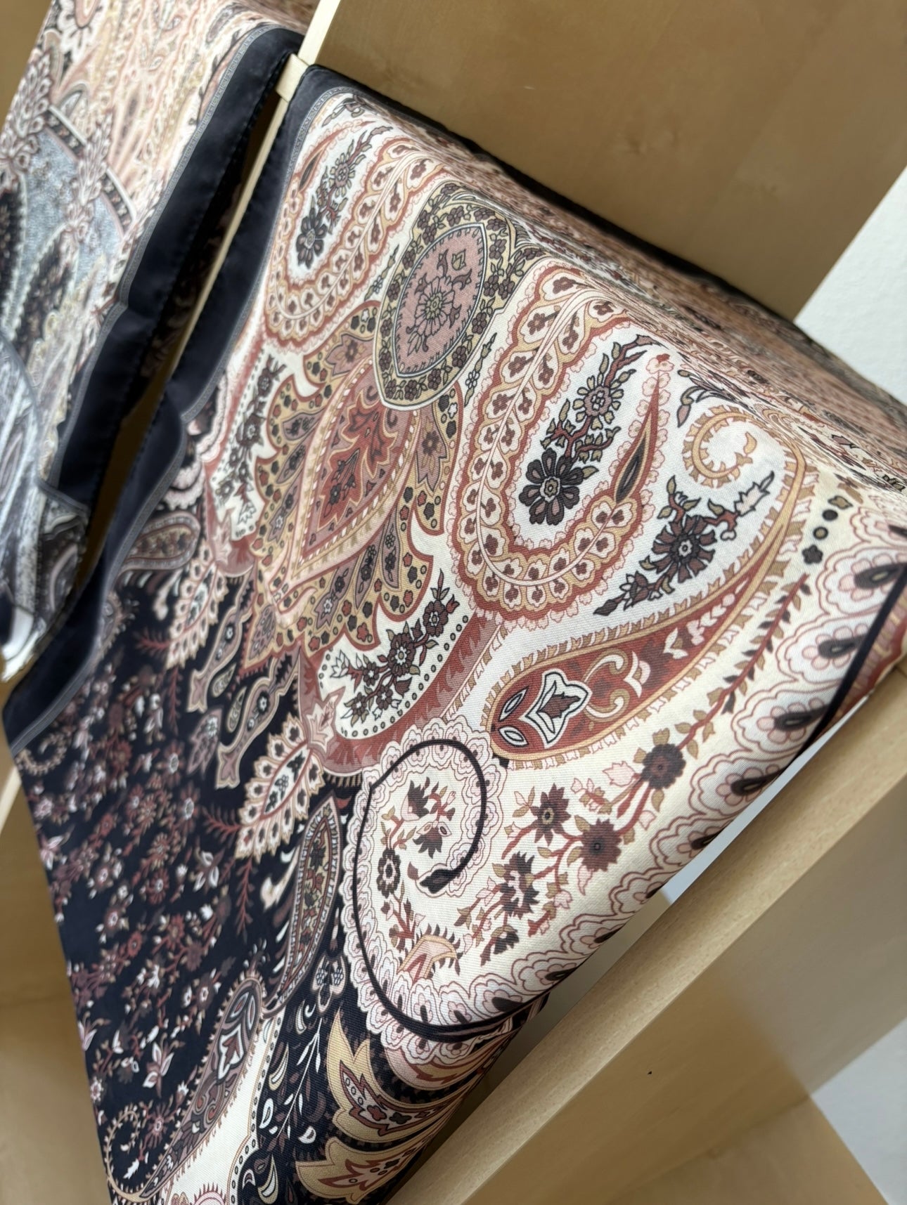 Etnic Black-Brown